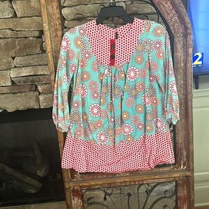 Super cute could be worn as dress or with leggings